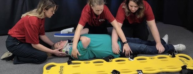 ‘വീഴ്ച്ചകൾ’ പാഠമാക്കാം transferring a patient to spineboard