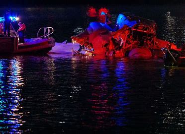 വാഷിംഗ്ടൺ വിമാന ദുരന്തം: പൊട്ടോമാക് നദിയിൽ നിന്നും 40 ൽ അധികം മൃതദേഹങ്ങൾ പുറത്തെടുത്തു download 2 2 Canada Malayali