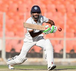 രഞ്ജി ട്രോഫി: ചരിത്രമെഴുതി കേരളം ഫൈനലിൽ 1 കേരളത്തിന്റെ രഞ്ജി ട്രോഫി സ്വപ്നത്തിലേക്ക് ഒരു ചുവട് മാത്രം. ശക്തരായ മുംബെയെ സെമിയിൽ നിഷ്പ്രഭരാക്കിയ വിദർഭയാണ് ഫൈനലിൽ കേരളത്തിന്റെ എതിരാളി. mohammed azhar BCCI