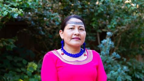 കാനഡയുമായുള്ള സ്വതന്ത്ര വ്യാപാര കരാറിന് ഇക്വഡോറിൽ തദ്ദേശീയ വിഭാഗക്കാരുടെ എതിർപ്പ് 1 കാനഡയുമായി ഒപ്പുവെച്ച പുതിയ സ്വതന്ത്ര വ്യാപാര കരാറിനെതിരെ (FTA) ശക്തമായ എതിർപ്പുമായി ഇക്വഡോറിലെ തദ്ദേശീയ വിഭാഗക്കാർ രംഗത്ത്. പരിസ്ഥിതി നാശം, മനുഷ്യാവകാശ ലംഘനങ്ങൾ, കൂടാതെ സമഗ്രമായ കൂടിയാലോചനകളുടെ അഭാവം എന്നിവയാണ് ഇവർ പങ്ക് വയ്ക്കുന്ന പ്രധാന ആശങ്കകൾ. ഇക്വഡോർ തദ്ദേശീയ വിഭാഗങ്ങളുടെ 10,000 കമ്മ്യൂണിറ്റികളെ പ്രതിനിധീകരിക്കുന്ന കോൺഫെഡറേഷൻ (CONAIE) ഈ കരാർ കനേഡിയൻ ഖനന താത്പര്യങ്ങൾക്ക് മുൻഗണന നൽകുന്നതാണെന്ന് ആരോപിക്കുന്നു. ഇത് ആമസോൺ പോലുള്ള പരിസ്ഥിതിലോല പ്രദേശങ്ങളിൽ വനനശീകരണം, ജല മലിനീകരണം, ജനങ്ങളുടെ കുടിയൊഴിക്കൽ എന്നിവ വർദ്ധിപ്പിക്കുമെന്നാണ് ഇവരുടെ വാദം. th 3 Canada