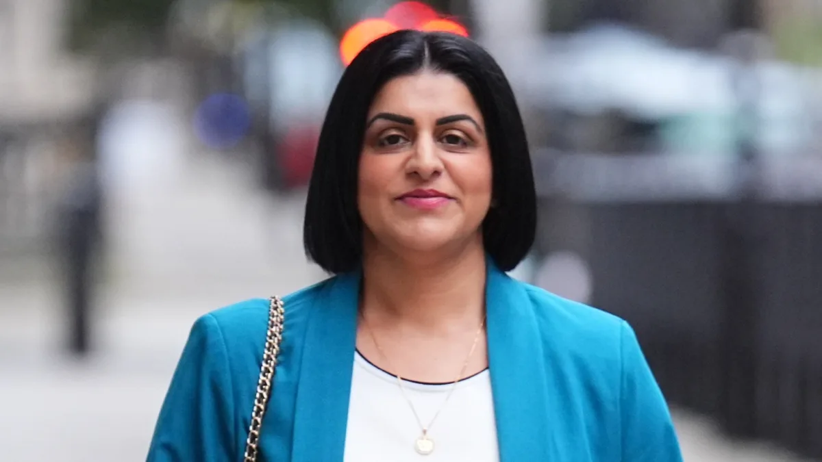 യു.കെ.യിലെ അഭയാർത്ഥി നയത്തിൽ പുതിയ മാറ്റങ്ങൾ; ആഭരണങ്ങൾ ഉൾപ്പെടെ പിടിച്ചെടുക്കാൻ നീക്കമെന്ന് റിപ്പോർട്ട് smahmood