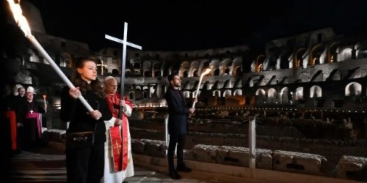 റോമിലെ കൊളോസിയത്തിൽ കുരിശിന്റെ വഴി: 14 സ്ഥലങ്ങളിലും കുരിശേന്തി മാർപാപ്പ RRSP 3 Canada Malayali